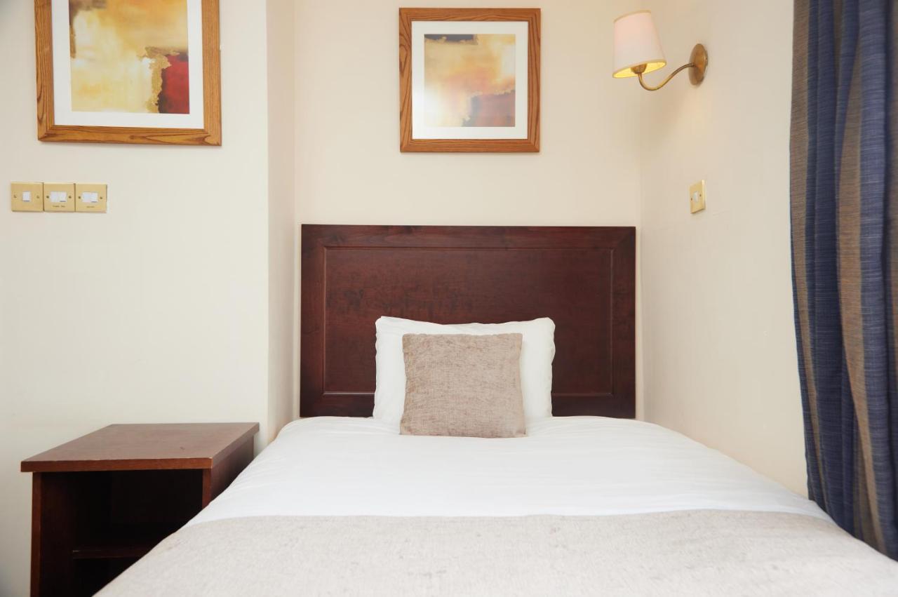 The Bell Hotel Woburn By Greene King Inns Eksteriør billede